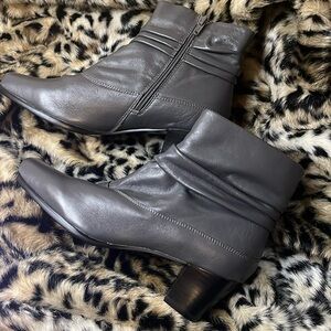 David Tate Grey Scrunched Ankle Heel Boots Size 8